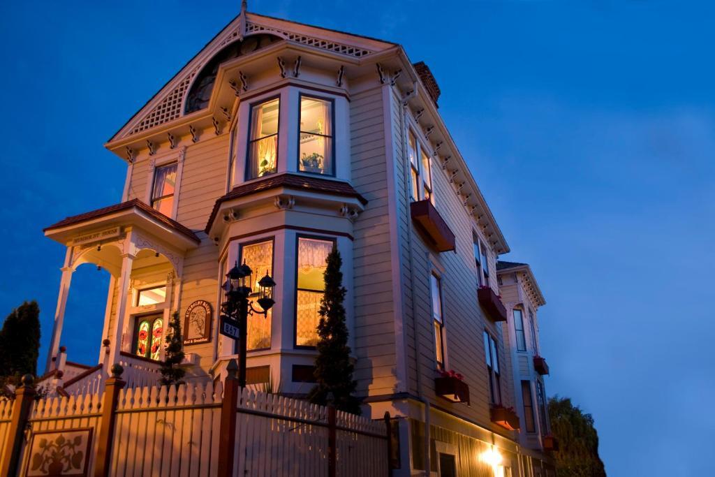 Humboldt House 4* Victoria